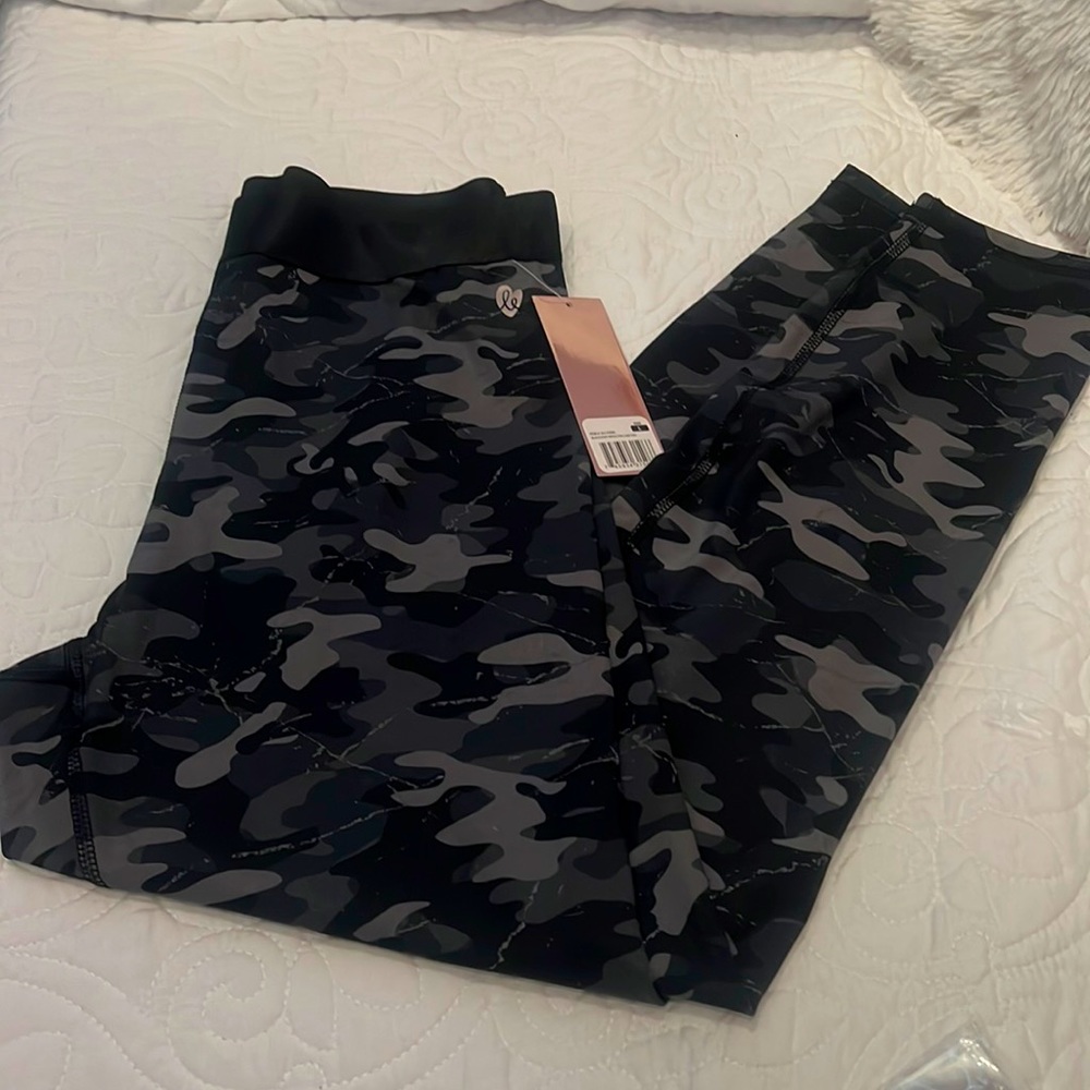 Ellie Leggings NWT size Large